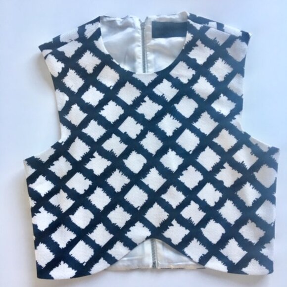 Blaque Label crop top in black and white pattern with zipper back in size xs - Picture 3 of 9